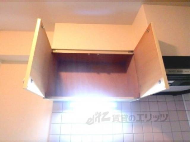 キッチン　上部収納