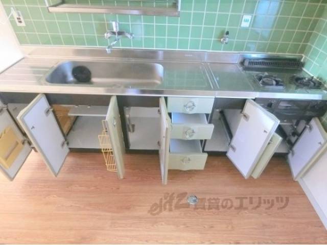 キッチン　下部収納