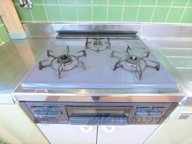 キッチン　ガス3口コンロ