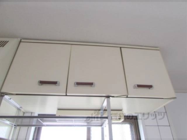 キッチン　上部収納