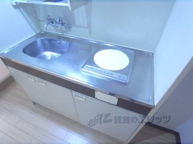 キッチン　コンロ付きのキッチンです。
