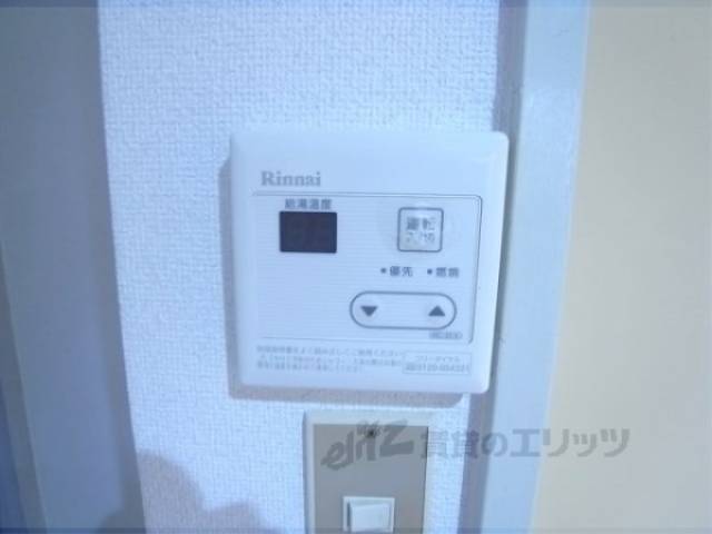 給湯器リモコン　温度調整も簡単です。