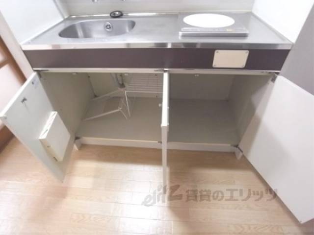 キッチン　下部収納　こちらにも収納があります。