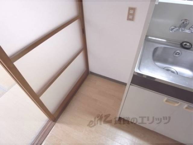 冷蔵庫置場　キッチン横に冷蔵庫が置けます。