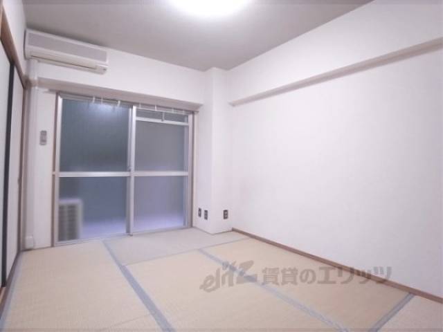 居室　畳もきれいです。