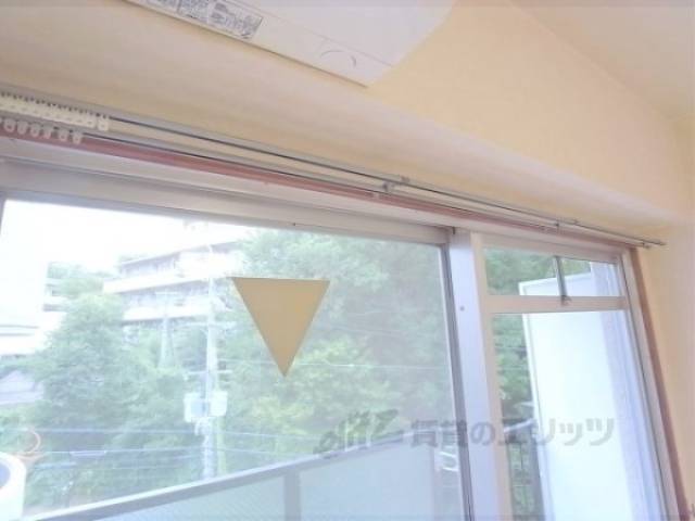 カーテンレール　お好きなカーテンが付けられます。