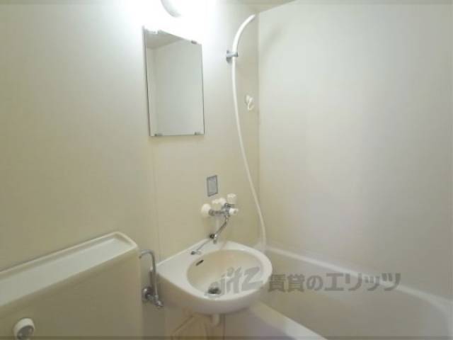 洗面所　シャワー・洗面台・鏡