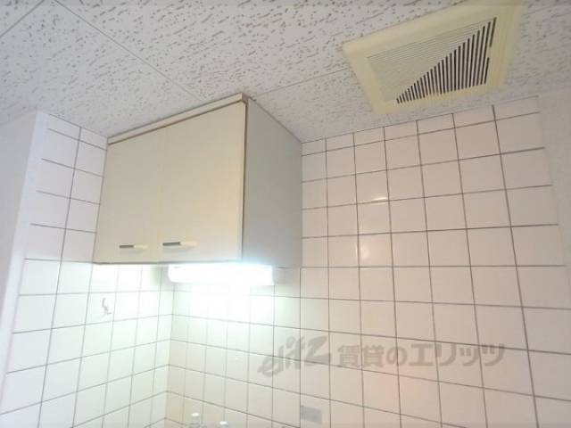 収納　キッチン上部