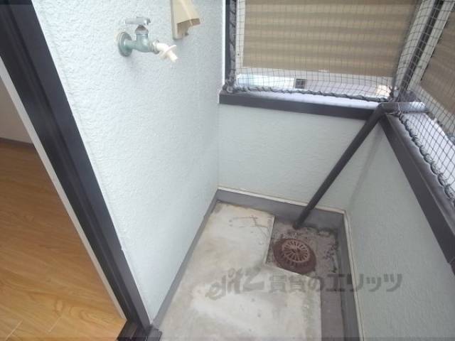 洗濯機置場　ベランダに設置可能です