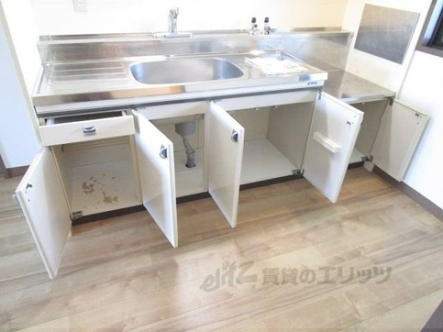 収納　キッチン台下