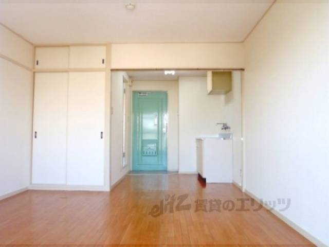 居室　キッチン上部収納