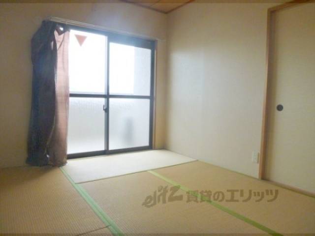 和室　バルコニー側和室