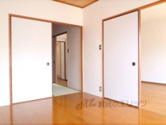 洋室　ベランダ側洋室