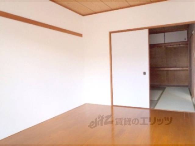 洋室　ベランダ側洋室