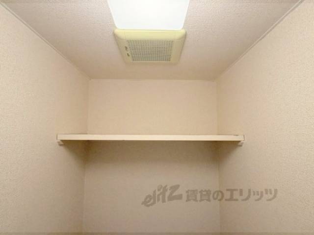 トイレ　トイレ上棚
