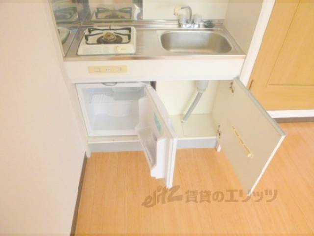 キッチン　冷蔵庫：収納場所