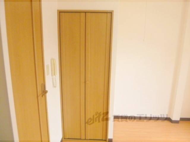 収納　洋室：収納