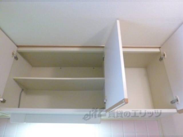 キッチン　上部収納