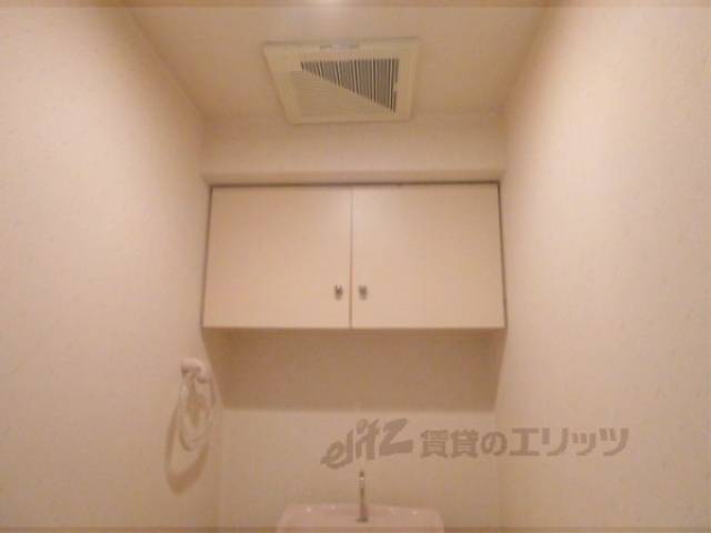 トイレ　上部収納棚