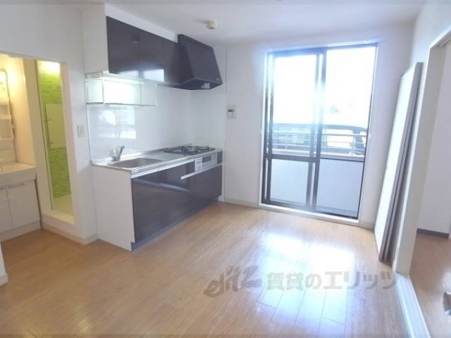 洋室　6帖のダイニングキッチンですよ