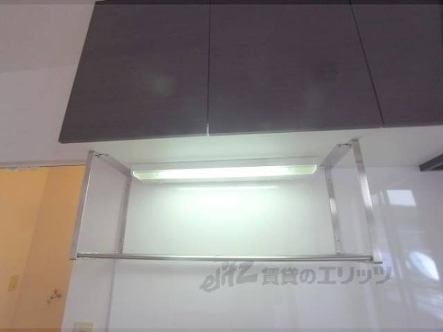 キッチン　上に棚あります