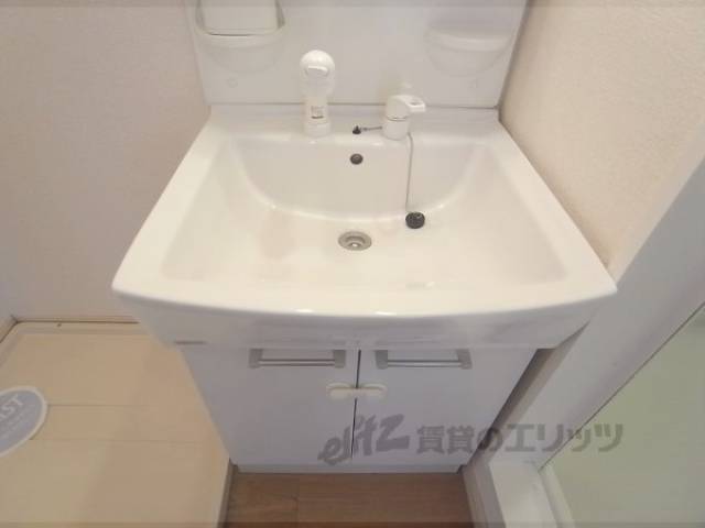 洗面所　洗面台ぴかぴかです