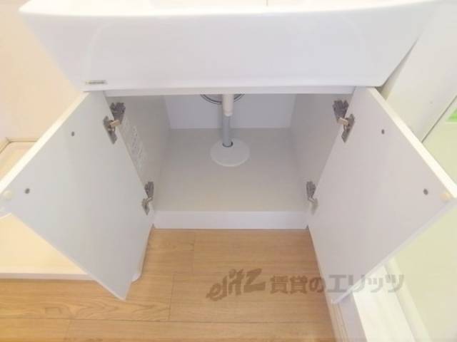 洗面所　下に収納あります