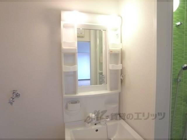 洗面所　鏡・棚ありますよ