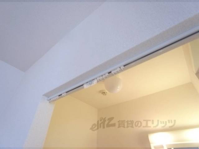 カーテンレール　カーテンで仕切れます