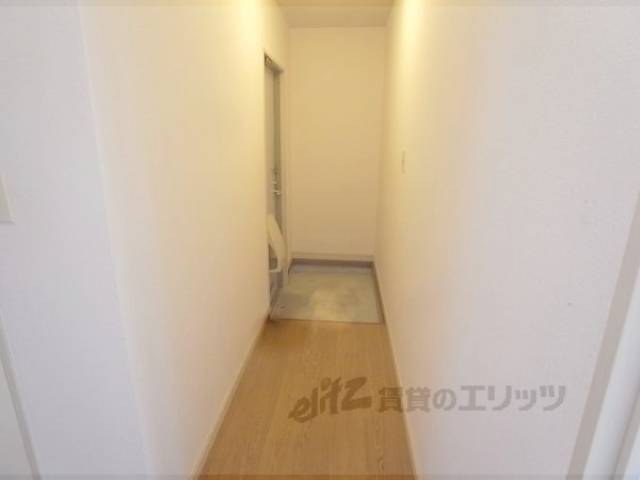 廊下　室内から見た玄関です