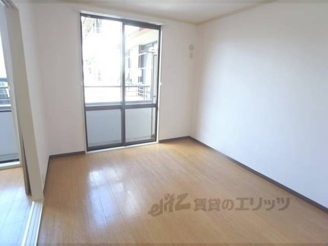 洋室　光の入るお部屋です