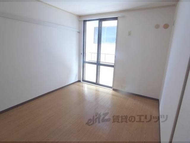 洋室　西向きのお部屋です