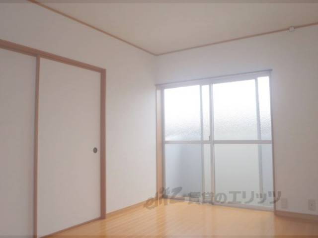 洋室　南向きのお部屋です