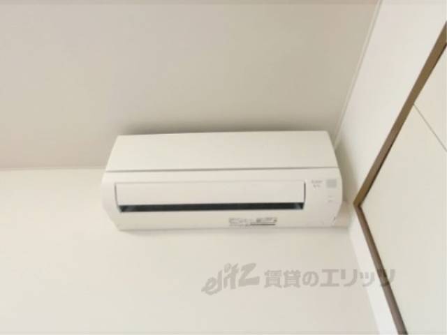 エアコン　洋室6帖側