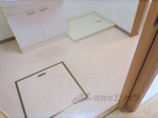 洗面所　脱衣所　広々脱衣スペースです・