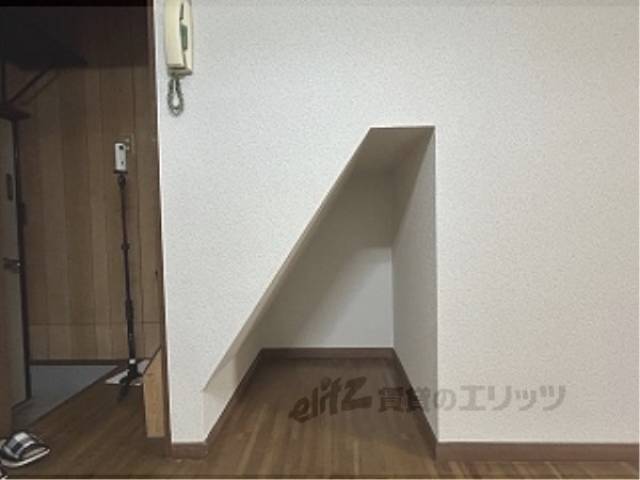 収納　階段下収納