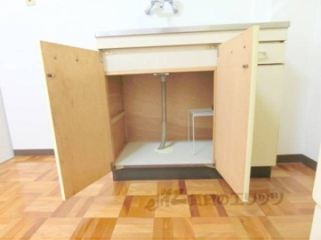 収納　キッチン下部