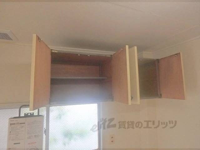 キッチン　上部収納