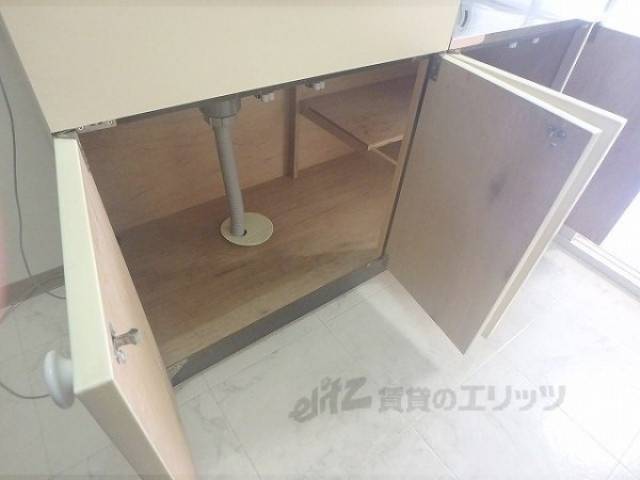 収納　キッチン下