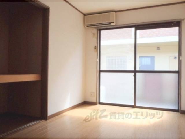 キッチン側洋室