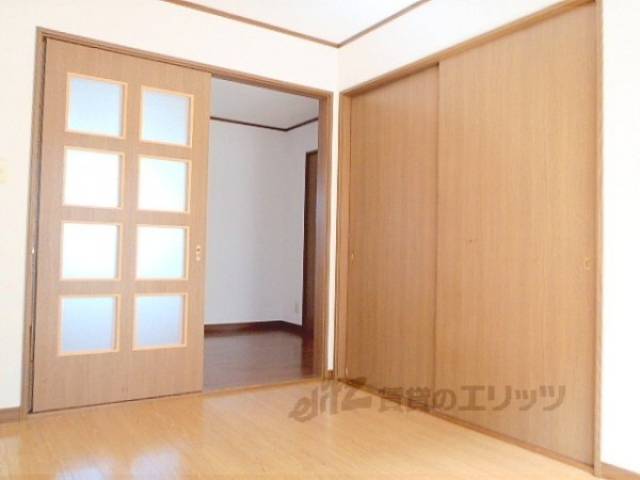 キッチン側洋室