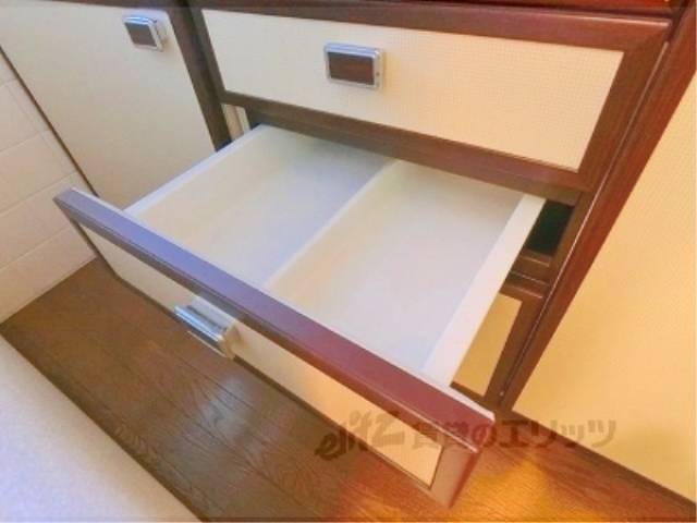 収納　キッチン