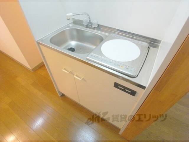 キッチン　電気コンロで安心です。