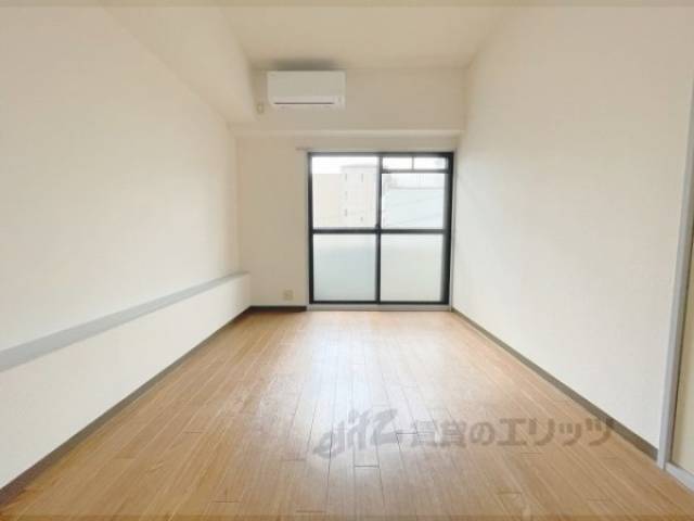 洋室　玄関スペース広め。