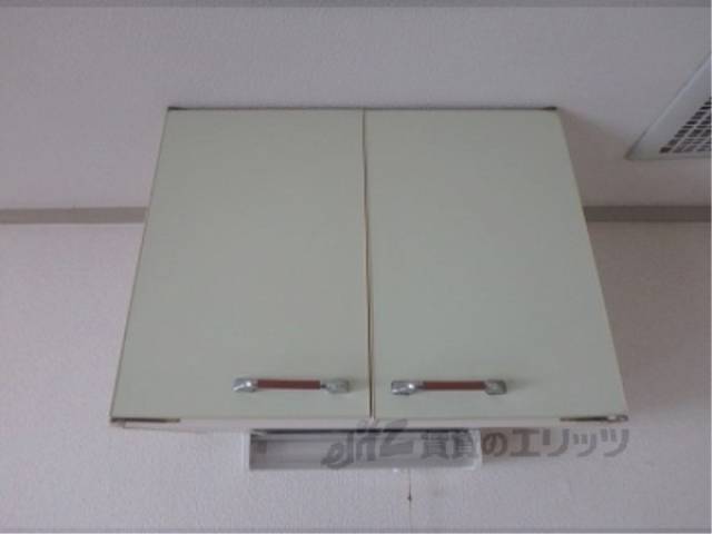 キッチン　上部収納