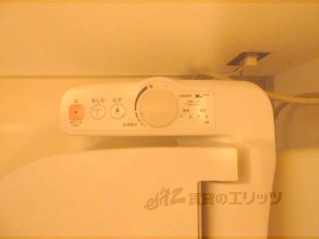 トイレ　ウォシュレット付きです。