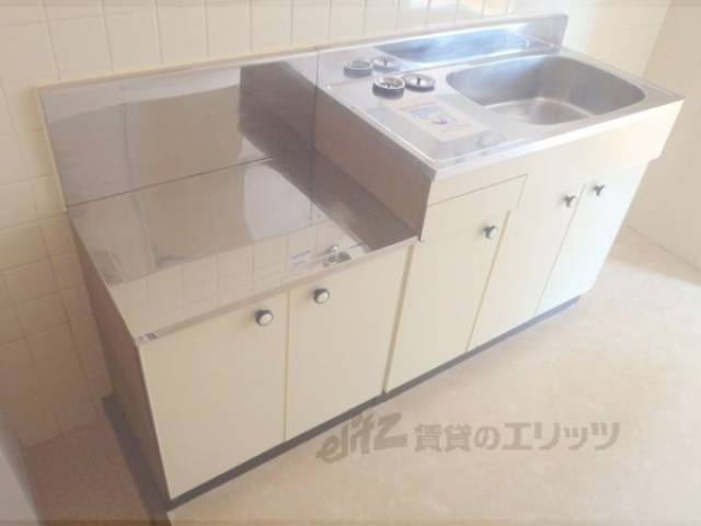 キッチン　幅がありお料理しやすいキッチンです