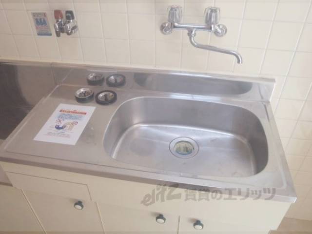 キッチン　流しも広く洗い物しやすいです