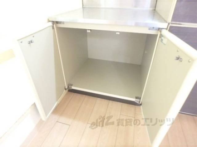 キッチン 下部収納 広い下部収納です