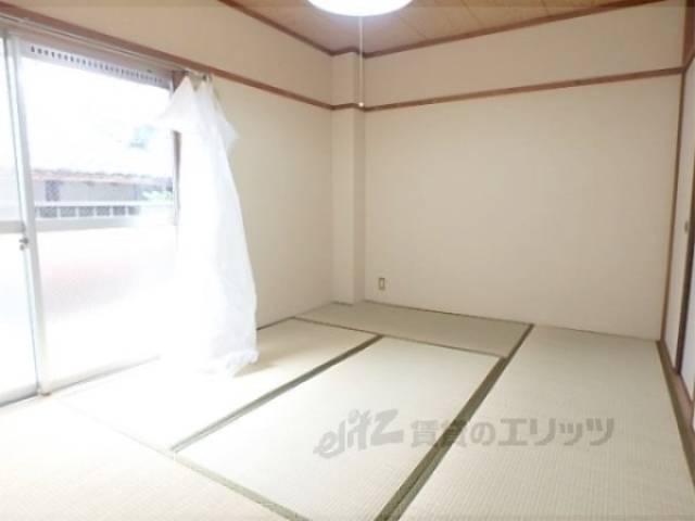 和室 6帖のゆったりした和室です